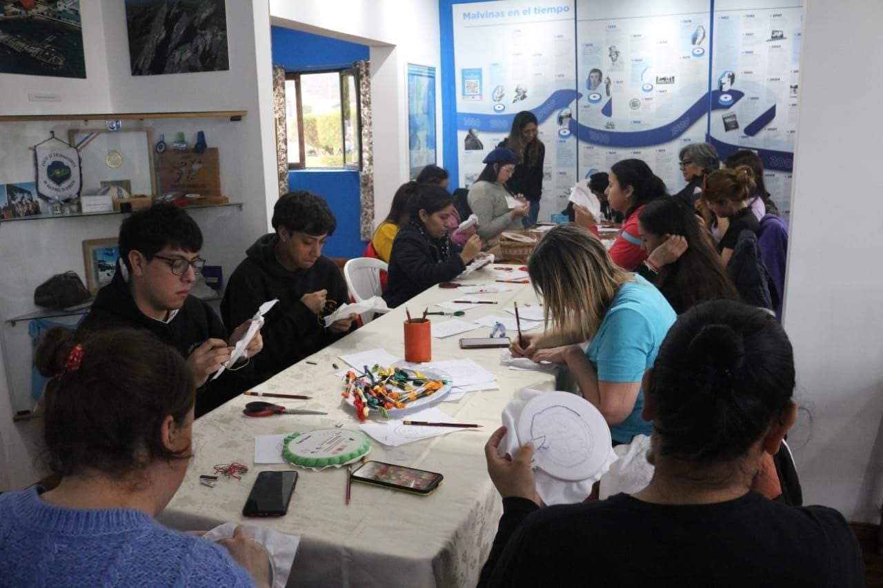 Continúa la campaña de creación colectiva “Bordando Soberanía”