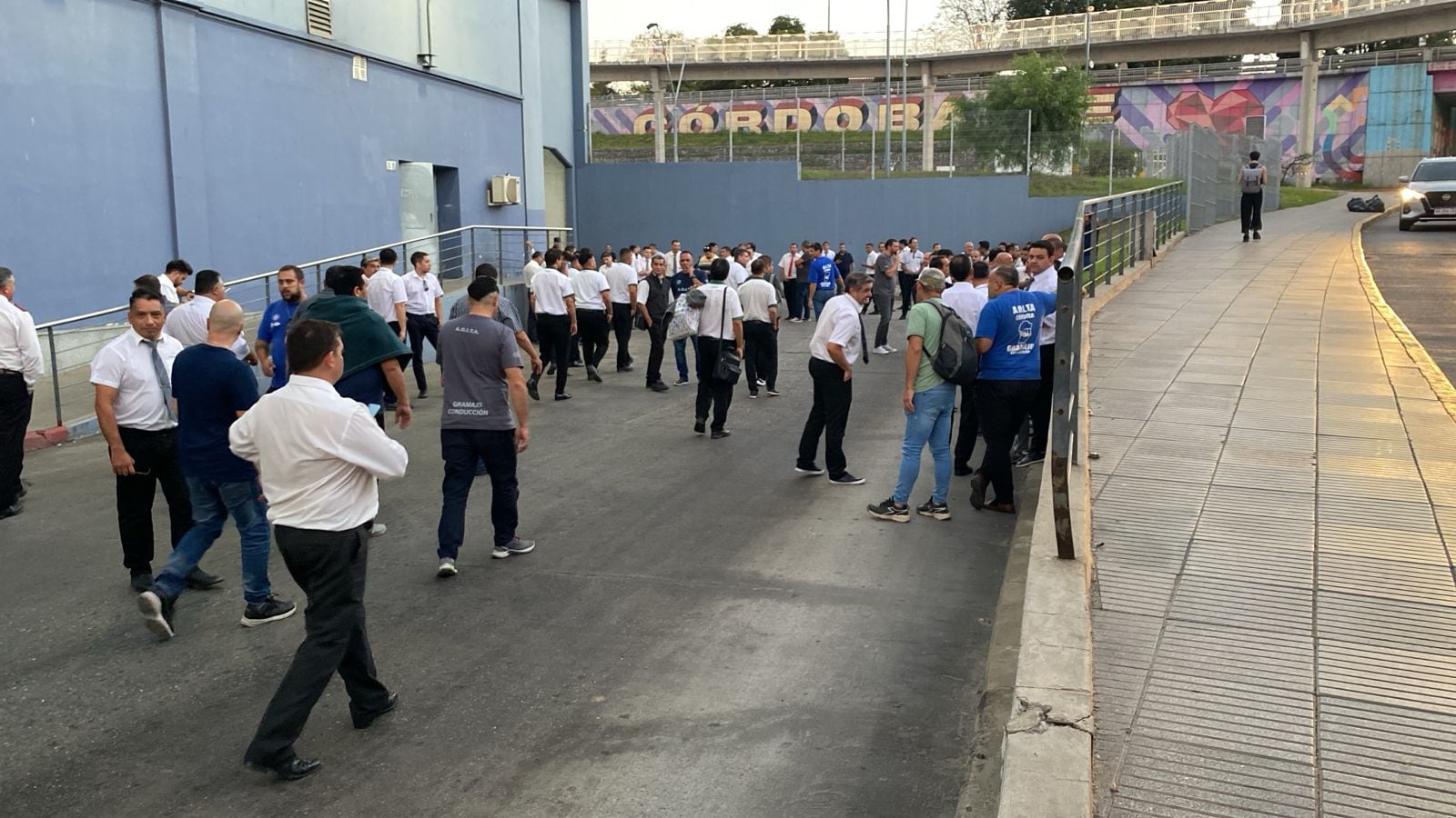 La reunión de este jueves entre los representantes de Aoita y los choferes de interurbanos. (Gentileza)