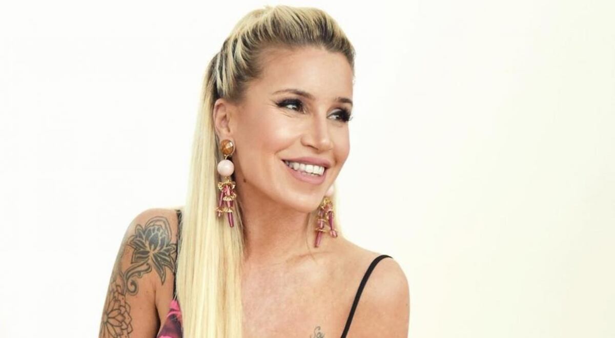 Florencia Peña impactó con un look de body y tacos altos “total white”