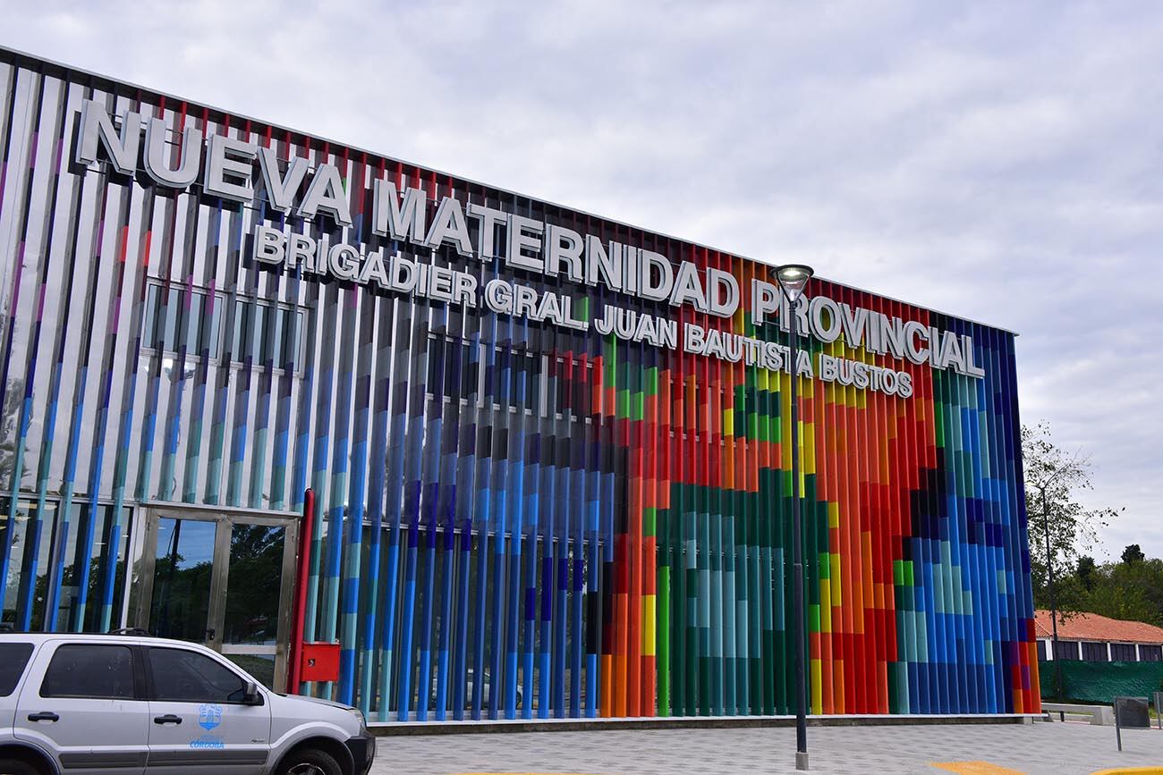 Traslado de bebes desde la Maternidad de barrio San Vicente hacia la nueva Meternidad Provincial en el ex pablo Pizzurno. (José Gabriel Hernández / La Voz)