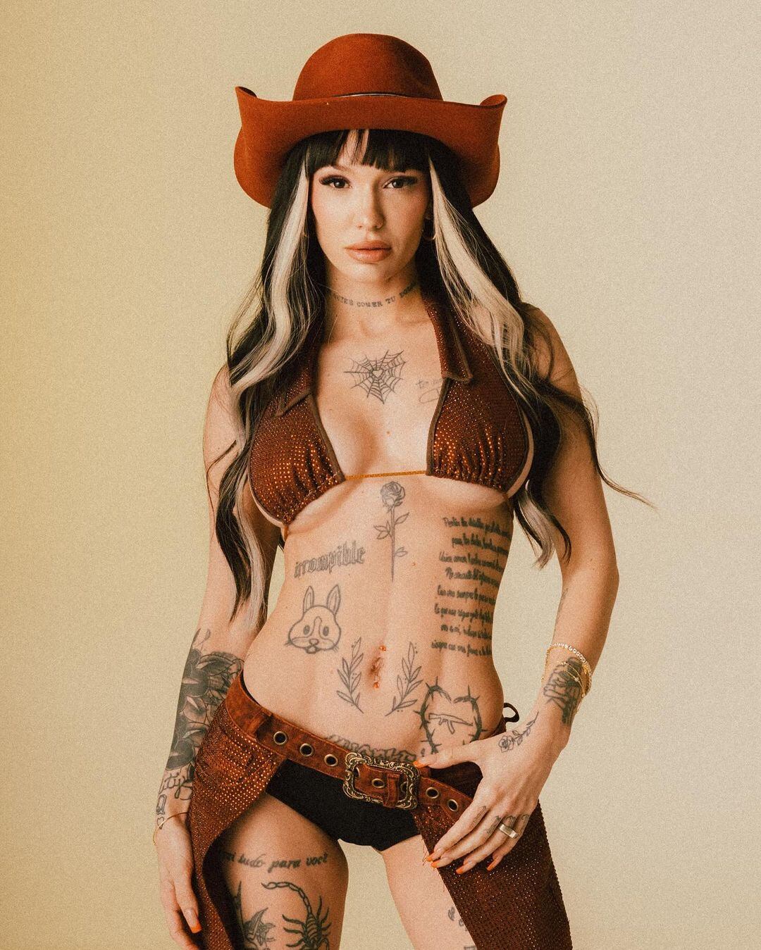 Estilo cowgirl y mucha piel: La Joaqui subió la temperatura con un sensual baile