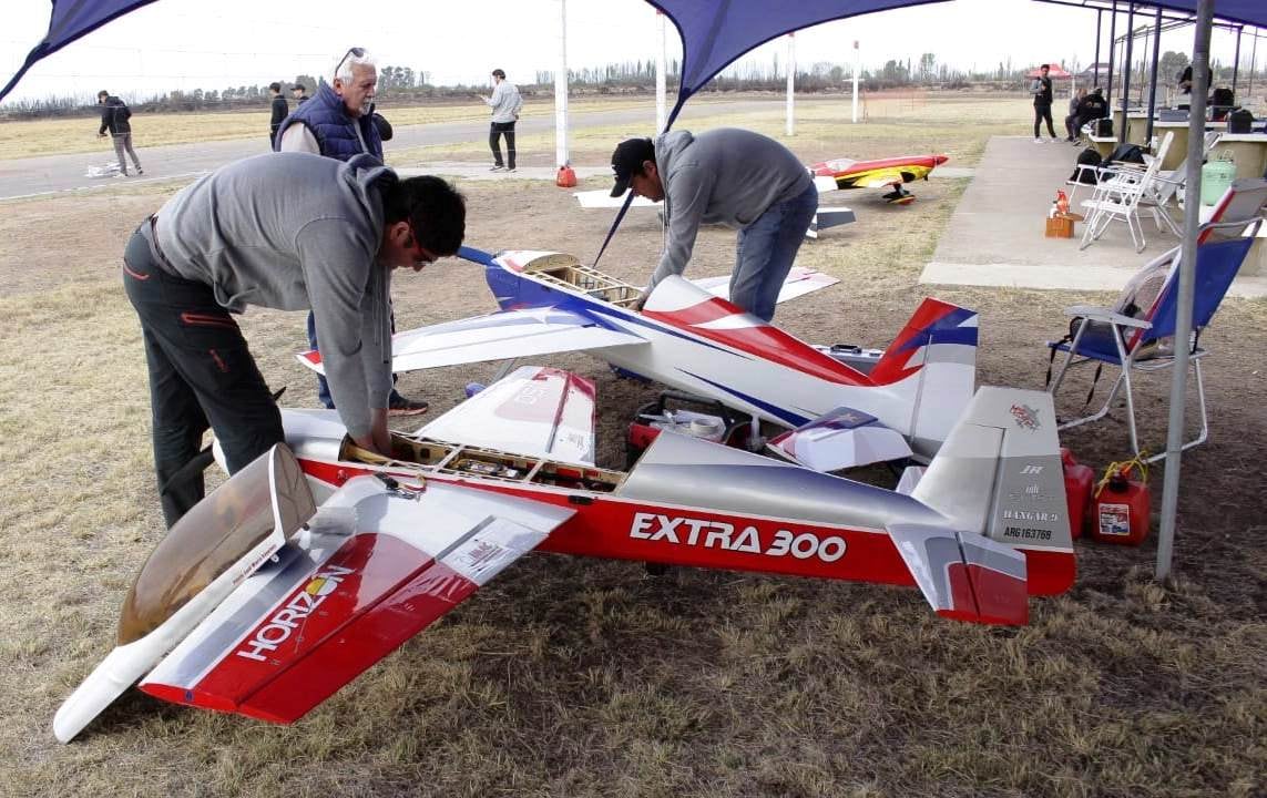 En Alvear se reunieron los fanáticos del aeromodelismo en lo que fue la primera fecha del campeonato Argentino IMAC.