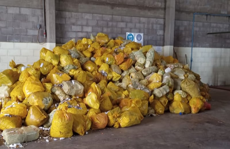 Parte de la cantidad de medicamentos vencidos y en desuso provenientes de farmacias, hospitales y entes municipales adheridos a la campaña de Colfarjuy.