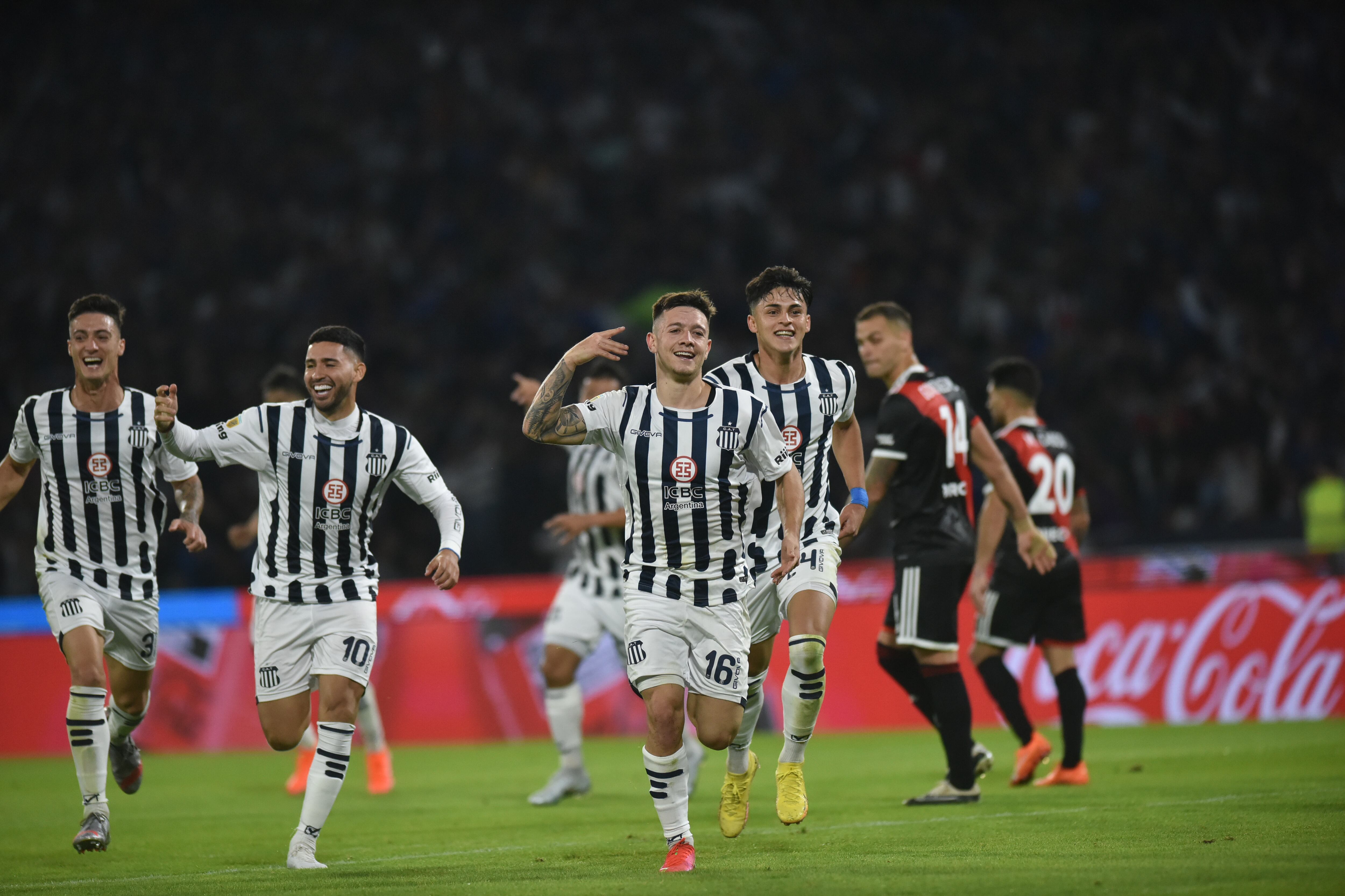 Talleres vs River por partido de la Liga Profesional en el Kempes. 14 mayo 2023 foto Javier Ferreyra