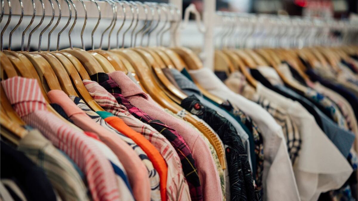 Promociones en remeras desde $719 y con un 50% de descuento: dónde comprar