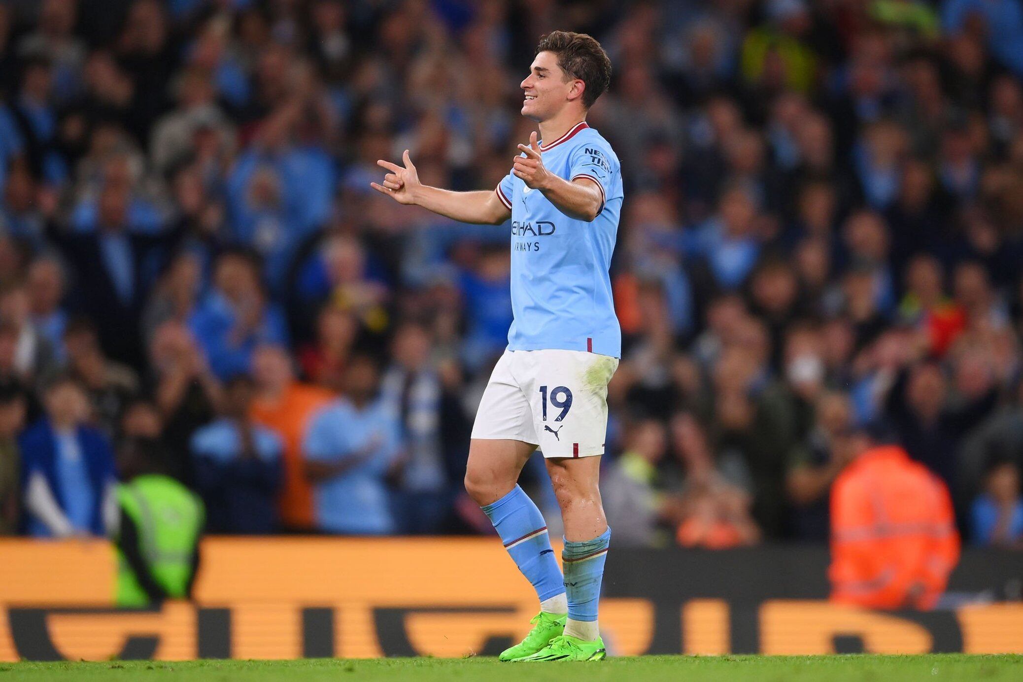 Julian Alvarez marcó sus primeros tantos en el Manchester City. / Gentileza.