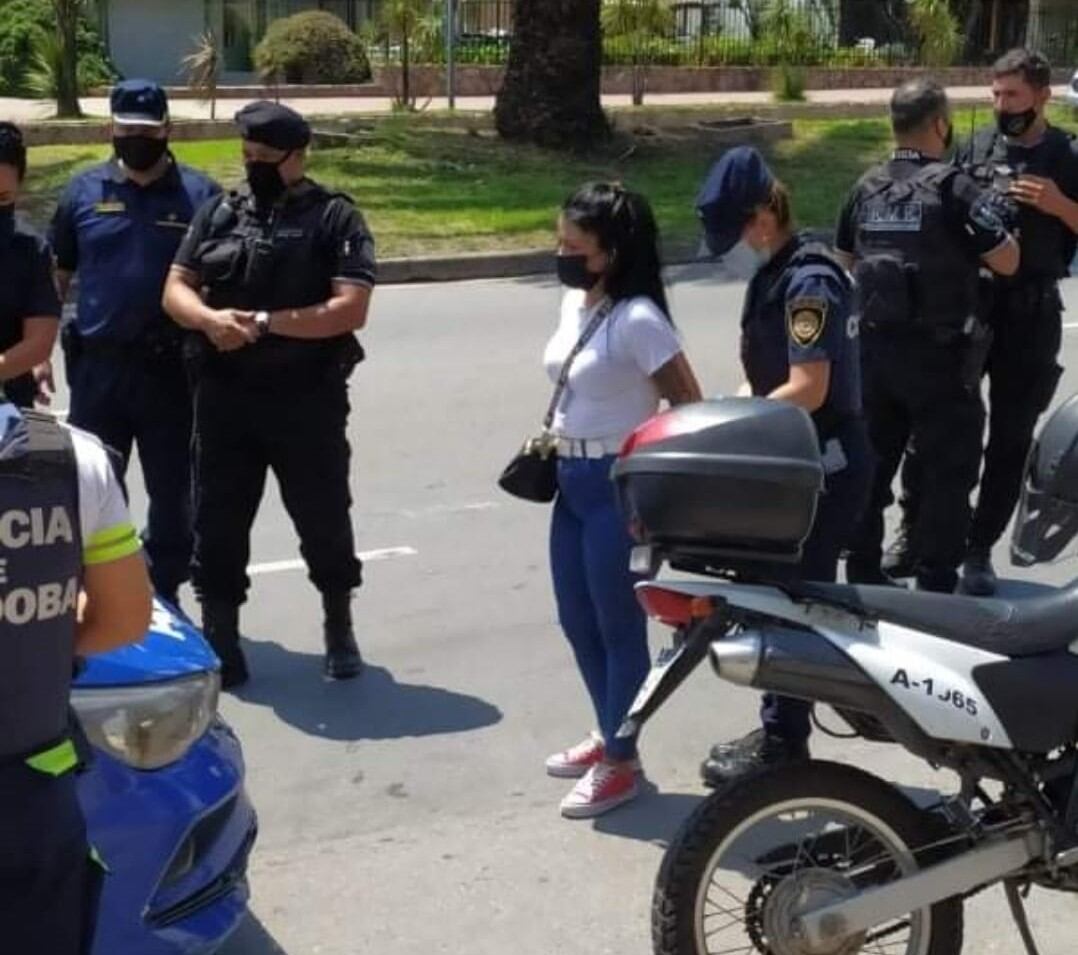 A vecinos de Arroyito le robaron el auto en un velorio en Carlos Paz