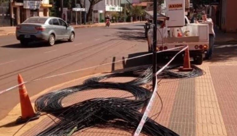 Montecarlo: ejecutan obras para tendido de fibra óptica.