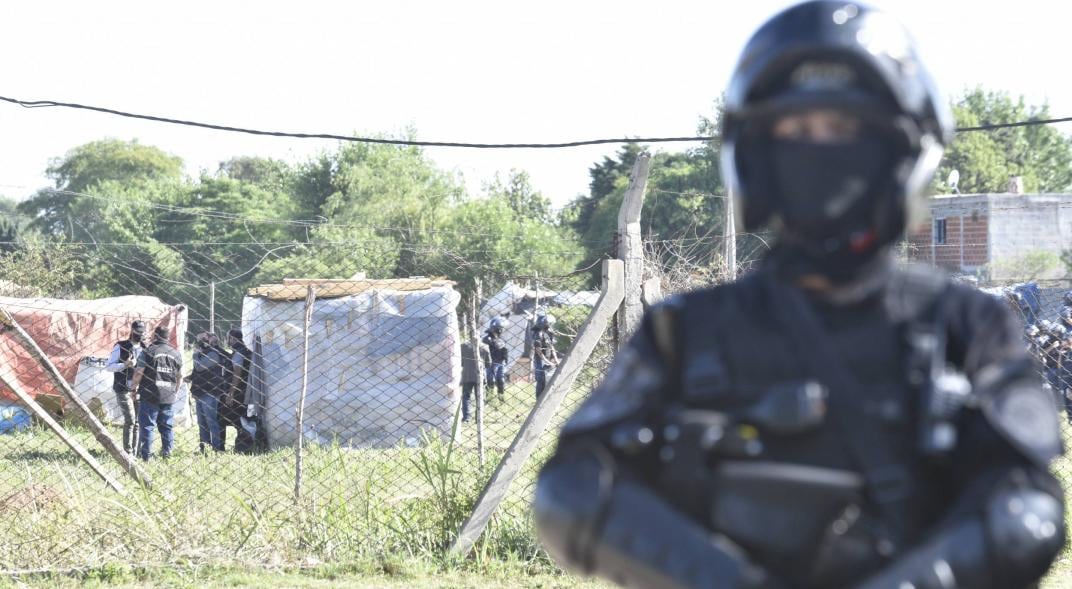 Hubo represión en el desalojo de tierras usurpadas en camino a Capilla de los Remedios.