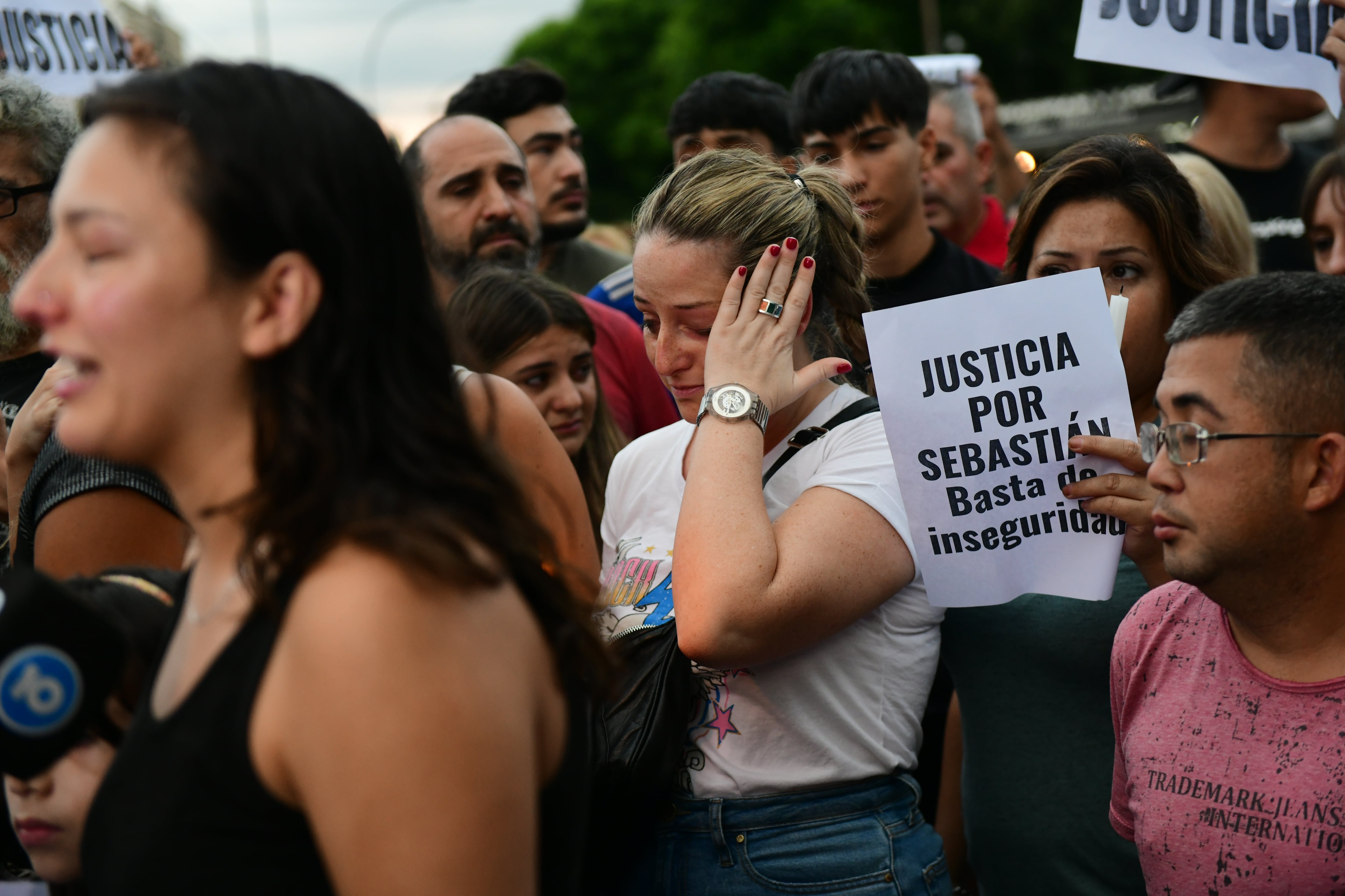 Marcha de familiares y vecinos de Sebastián Villarreal el joven que fue asesinado por motochorros en barrio Yofre Norte