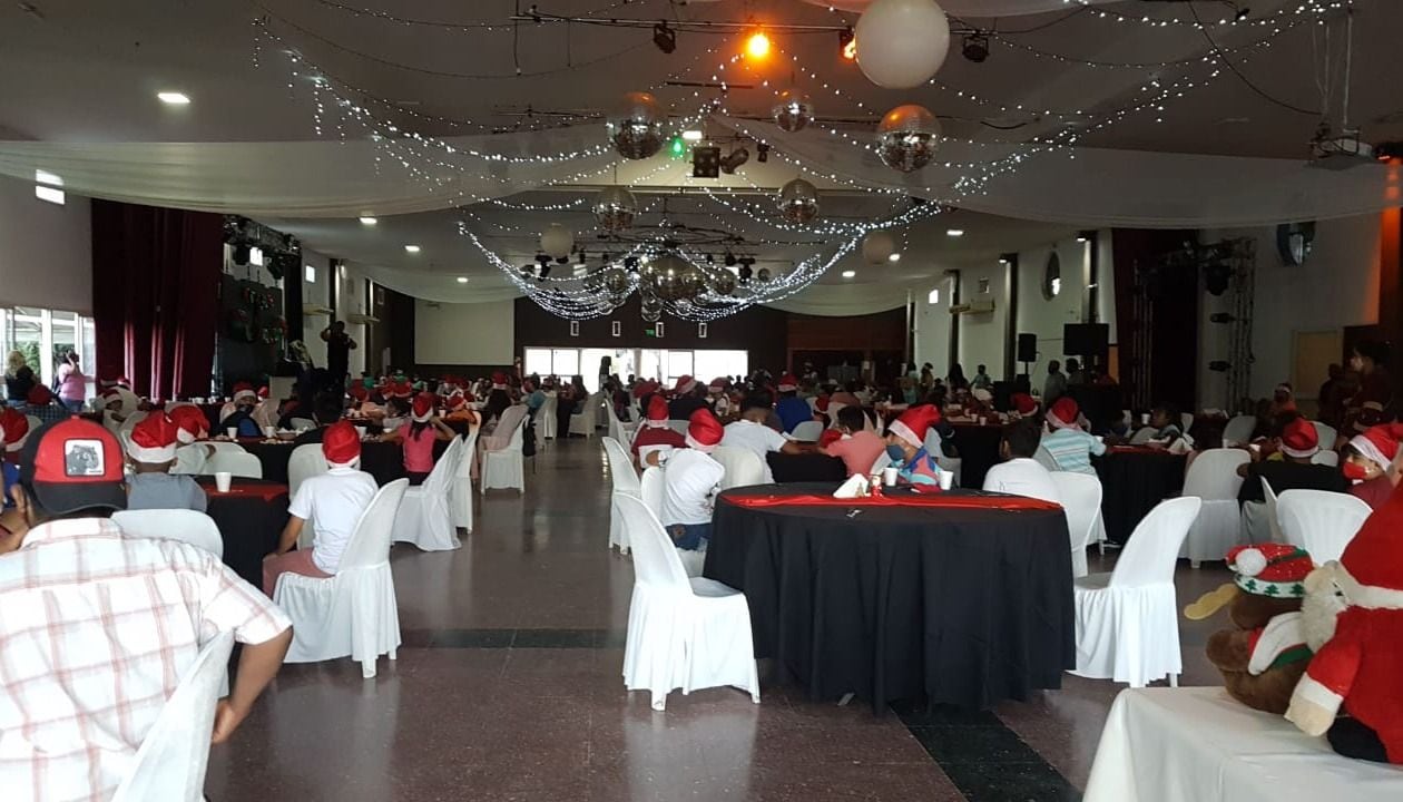 La Fundación Granito de Arena celebró su tradicional cena de fin de año con chicos de toda la provincia y siguiendo los protocolos de bioseguridad e higiene.