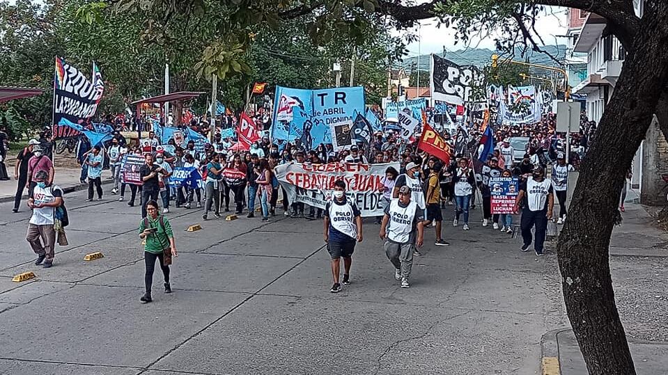 La movilización del martes en San Salvador de Jujuy exigiendo la liberación de los dirigentes sociales Sebastián Copello y Juan Chorolque.