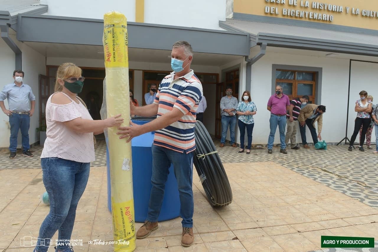 San Vicente: feriantes del municipio recibieron equipamiento, insumos y barbijos