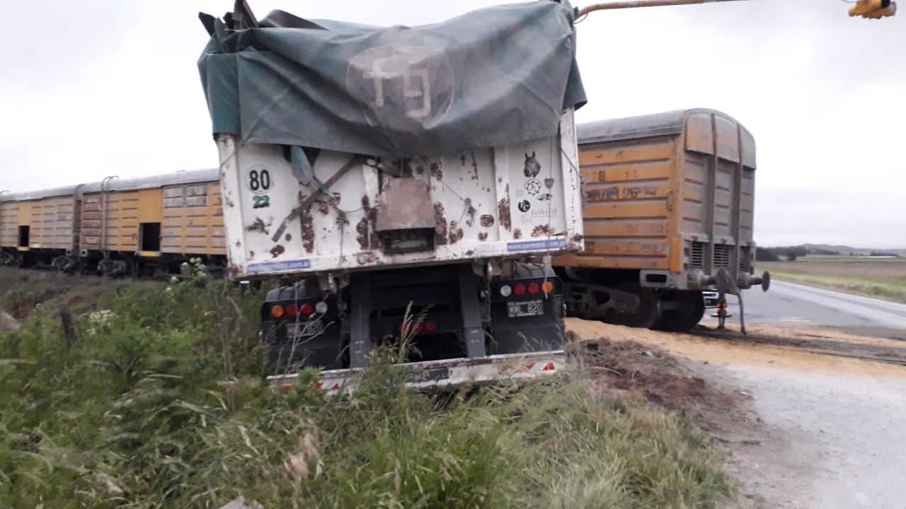 Así fue el impacto entre el camión y el tren en Tandil