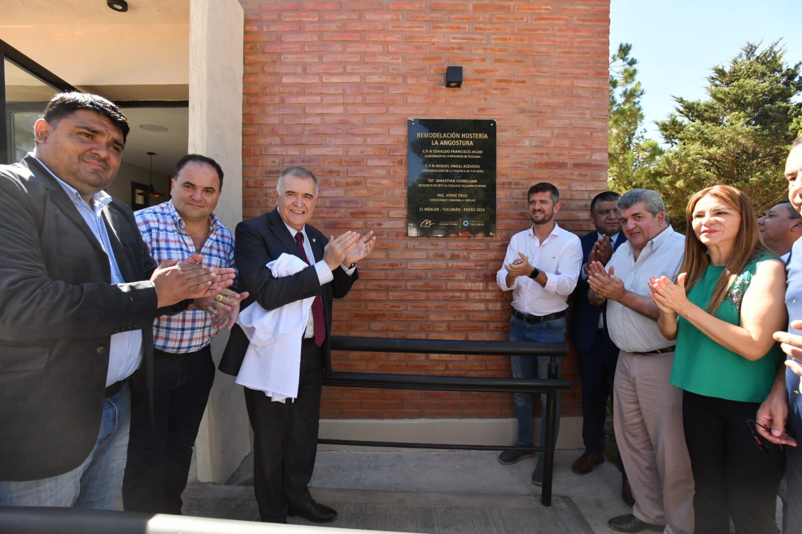 Inauguración de la hostería.