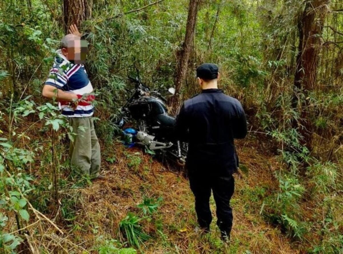 Desaparición del carpintero de Los Helechos: encontraron abandonada su motocicleta y casco
