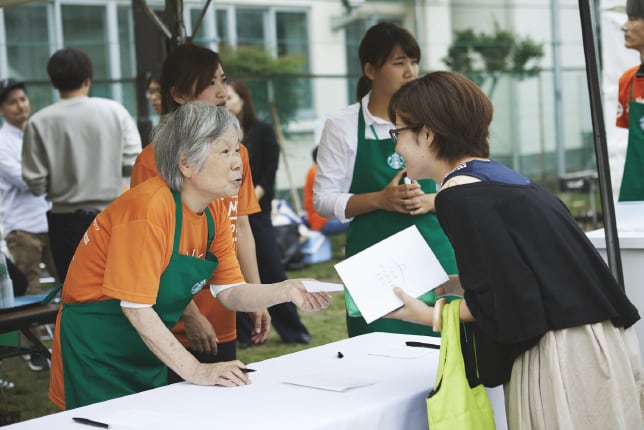 Así es el restaurante de Japón donde todos sus empleados tiene Alzheimer o demencia