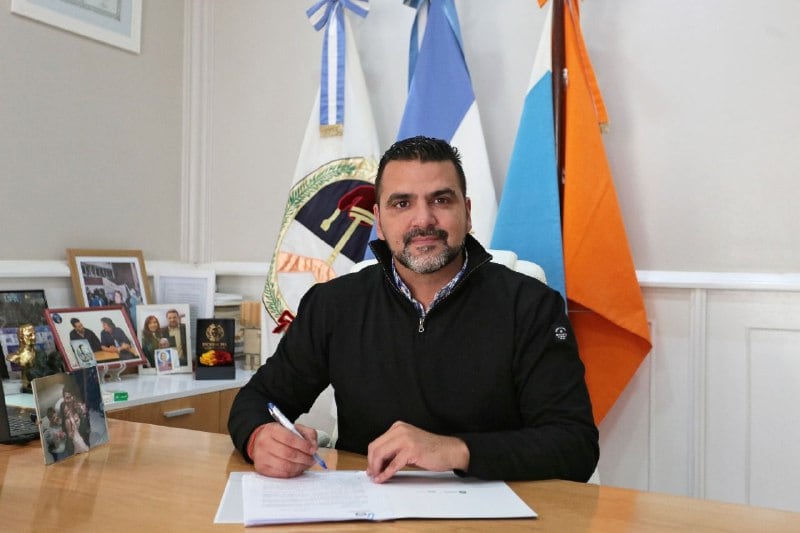 Vuoto, firmó el contrato para la obra de ingreso a Ushuaia.