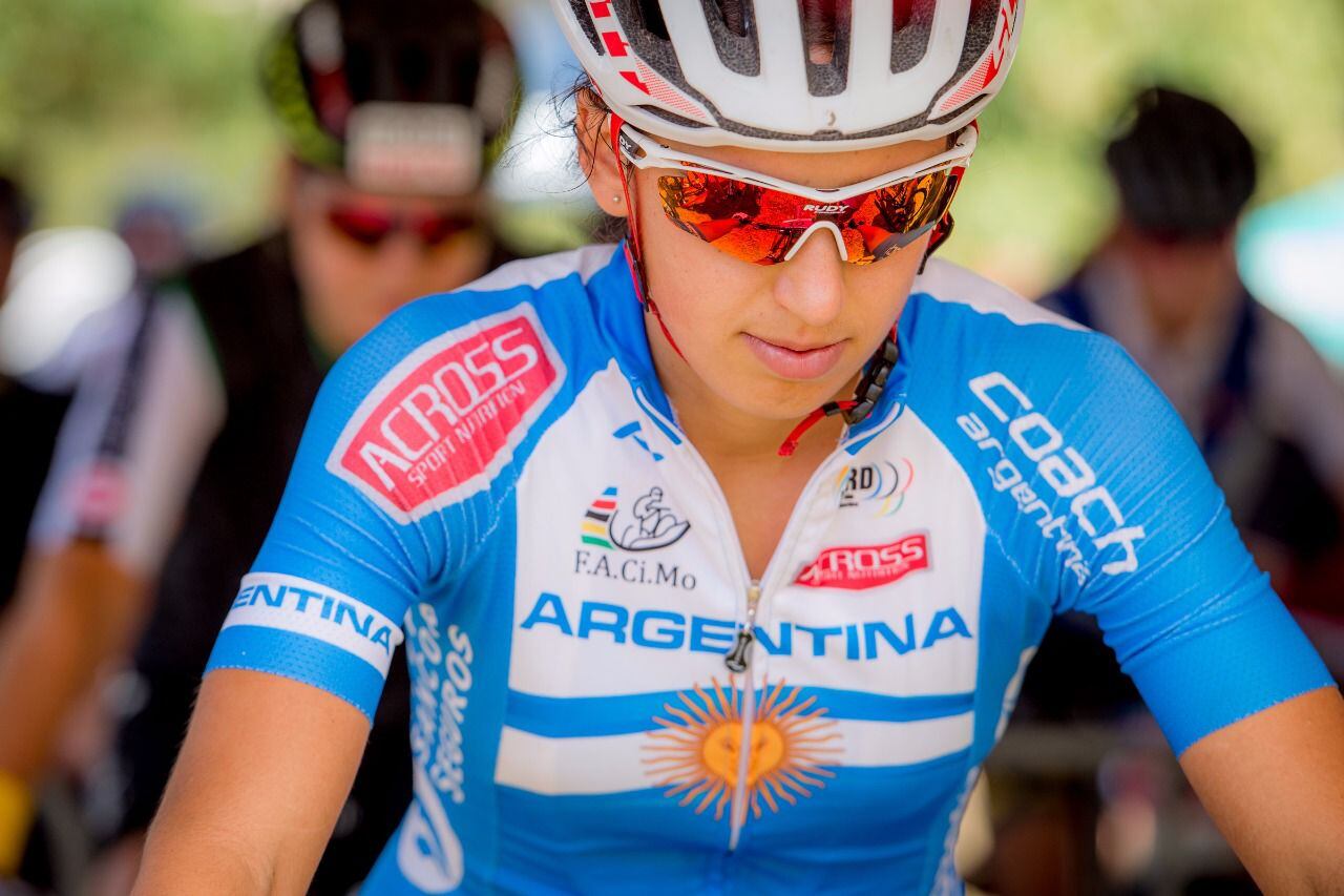 La mendocina vive del ciclismo profesional y a un año de competencia UCI, logró hacer podio.