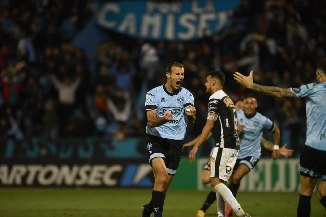 Diego Novaretti festeja el 2-1 de Belgrano ante All Boys. (Facundo Luque)