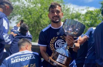 Victorio Ramis, ex goleador de Talleres, que aportó lo suyo para que ascienda Independiente Rivadavia.