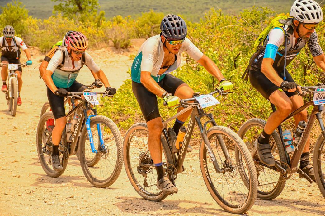 Pedalistas de Arroyito en el Rally de las Altas Cumbres 2022