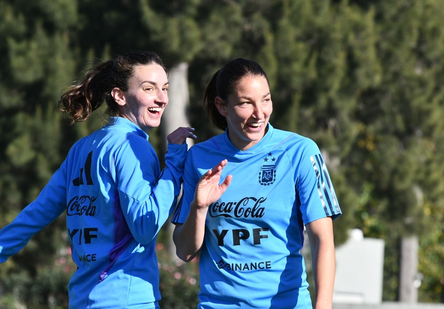 Sophia Braun junto a Aldana Cometti entrenando con la selección (Prensa AFA)