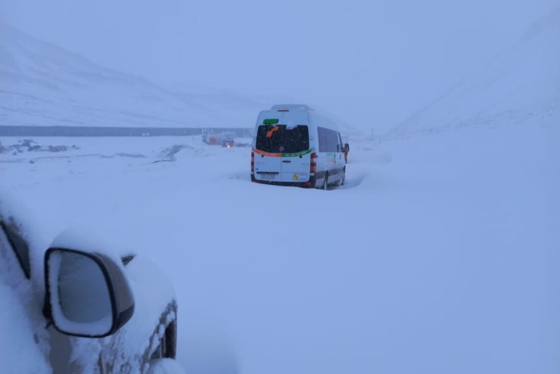 Atrapados en la nieve, en Alta Montaña. Foto: Gendarmería Nacional.