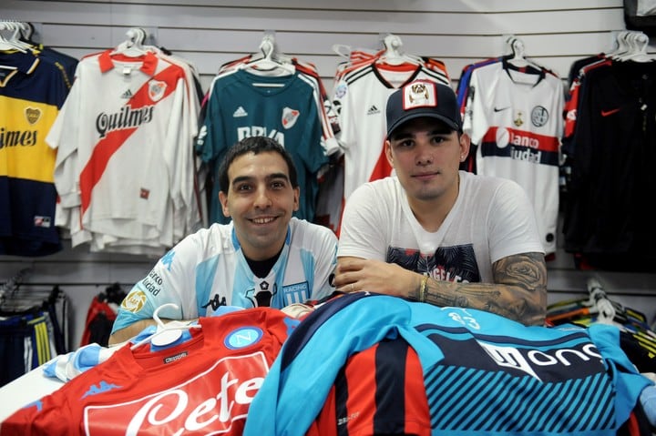 Ricardo y Diego Jerkovic son tasadores y coleccionistas. Foto: Gentileza Clarín