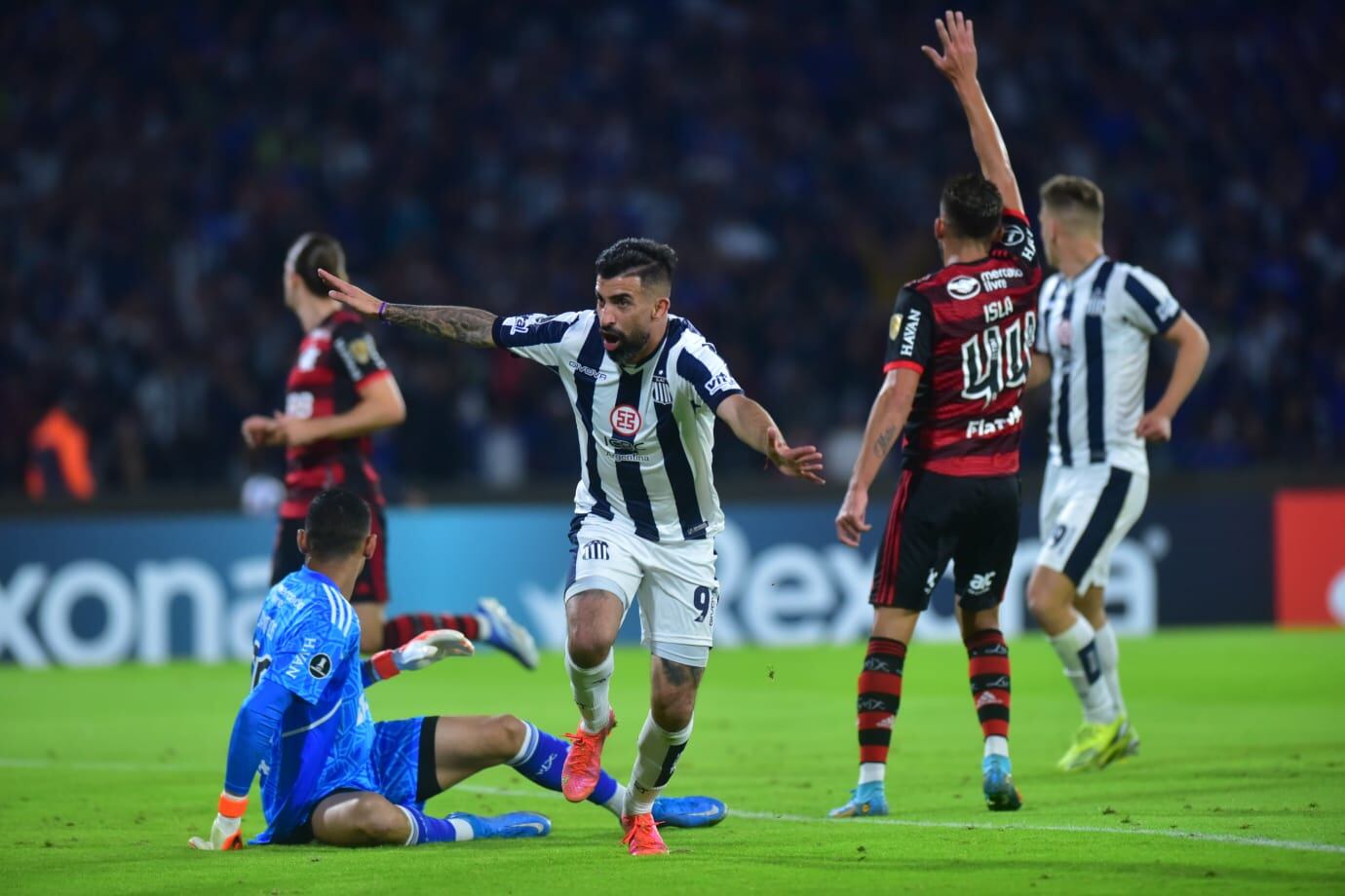 Talleres y Flamengo ofrecieron un partidazo en el Kempes, por el Grupo H de la Copa Libertadores. Acá, Santos, tras anotar su gol. (Facundo Luque / La Voz)