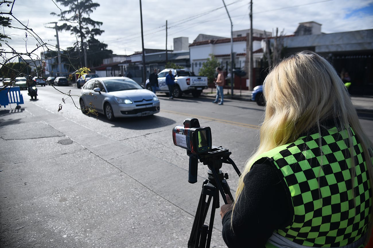 Controles de velocidad por parte de la Municipalidad en la avenida Alem. (Pedro Castillo / La Voz