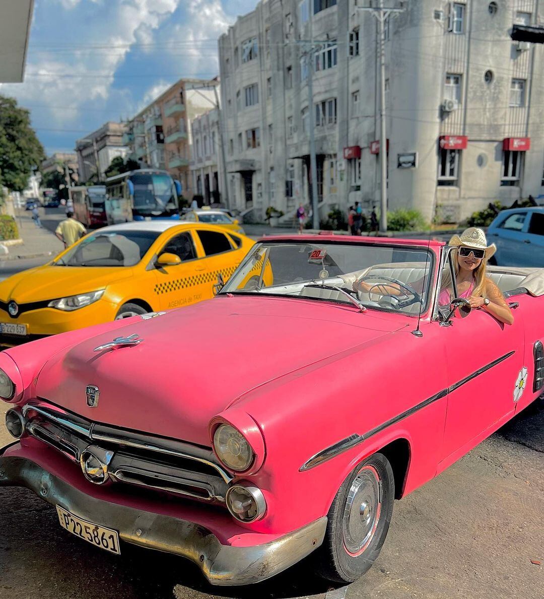 El auto es un Ford del año 1952 que fue restaurado en su totalidad.