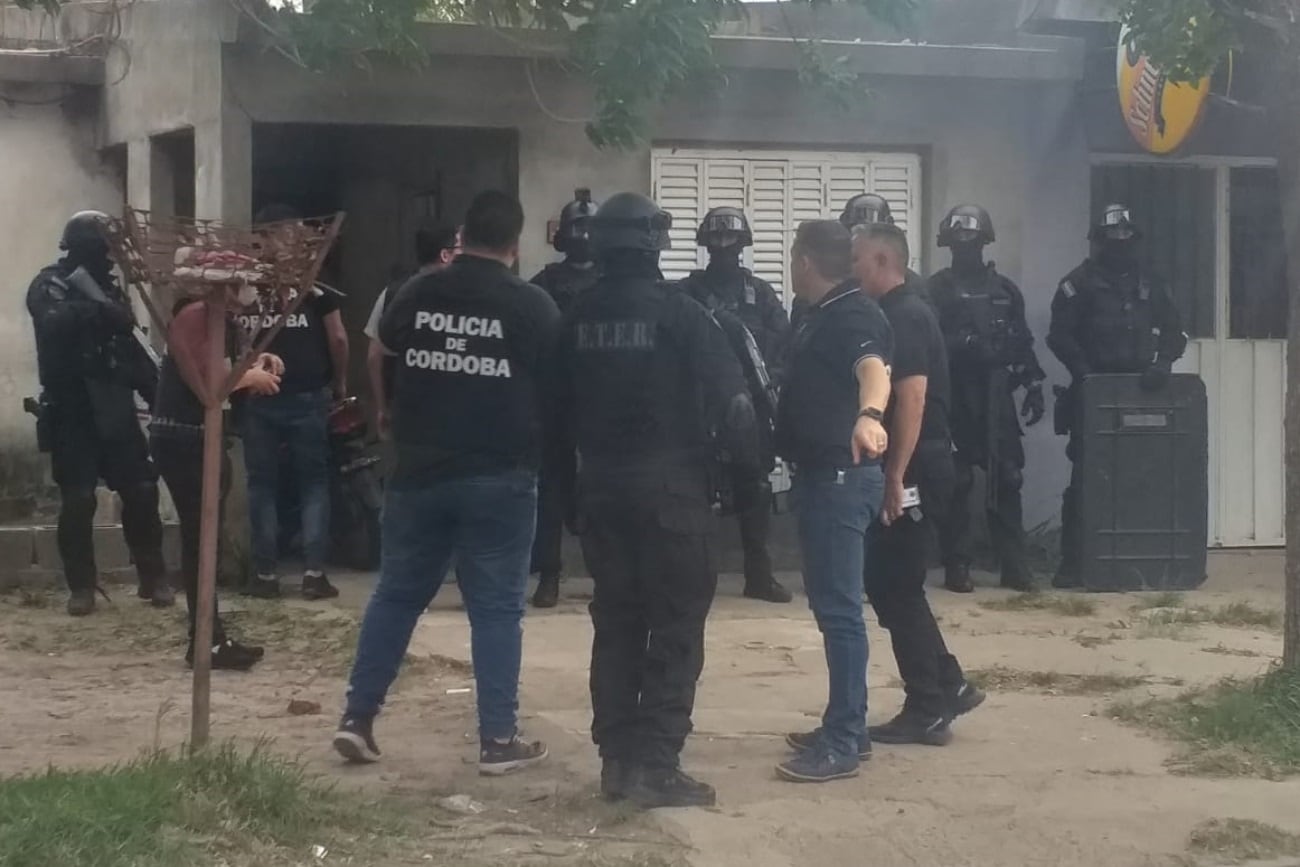 Uno de los operativos realizados en la localidad santafesina de Frontera por parte de policías de Córdoba. (Policía)