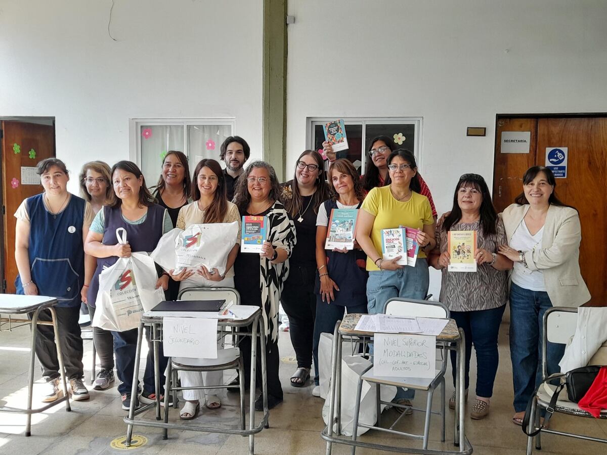 Entregaron en Coronel Rosales los libros de la Colección ESI “Más derechos en las aulas”