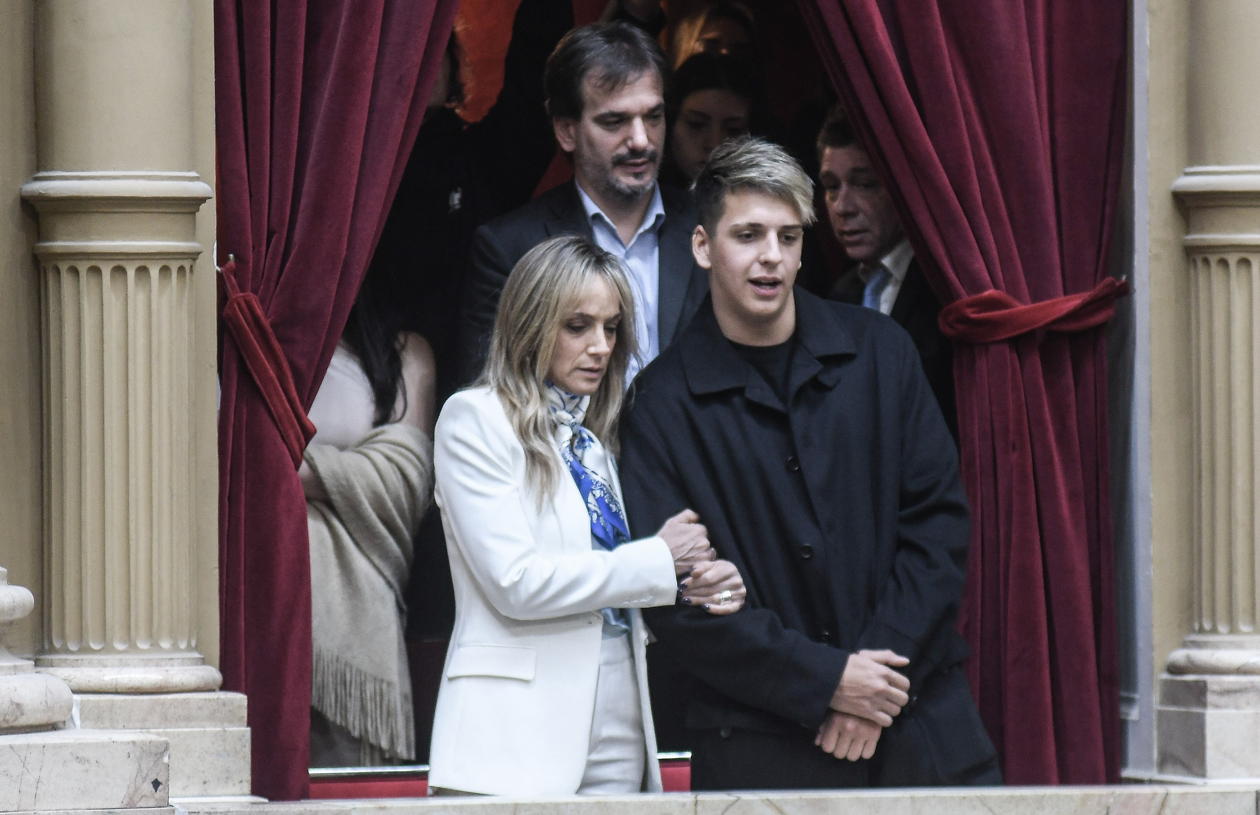 Sergio Massa renuncia a la presidencia de la cámara de Diputados y 
Malena Galmarini lo mira desde el palco junto a su hijo

Foto Federico Lopez Claro