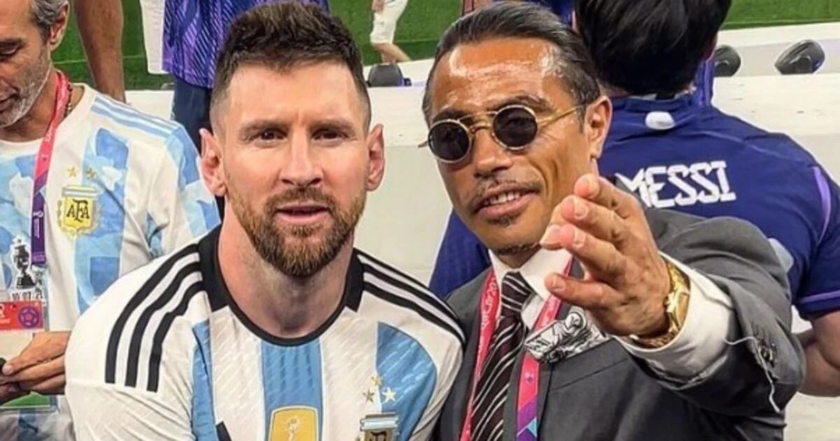 Salt Bae junto a un incómodo Leo Messi