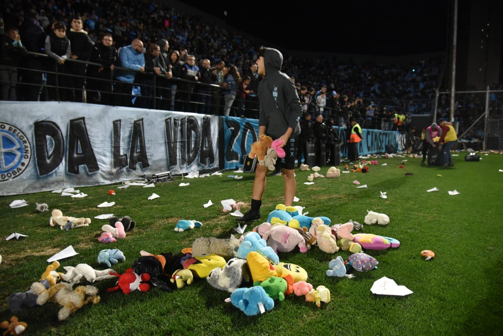 Foto de Facundo Luque desde el estadio de Belgrano, donde el equipo se impuso 2-1 a Estudiantes por la Copa de la Liga Profesional.