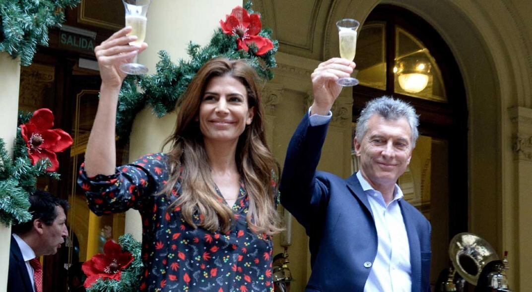 FESTEJO. Macri celebrará su cumpleaños 58 junto a Juliana Awada y la hija de ambos (La Voz/Archivo).