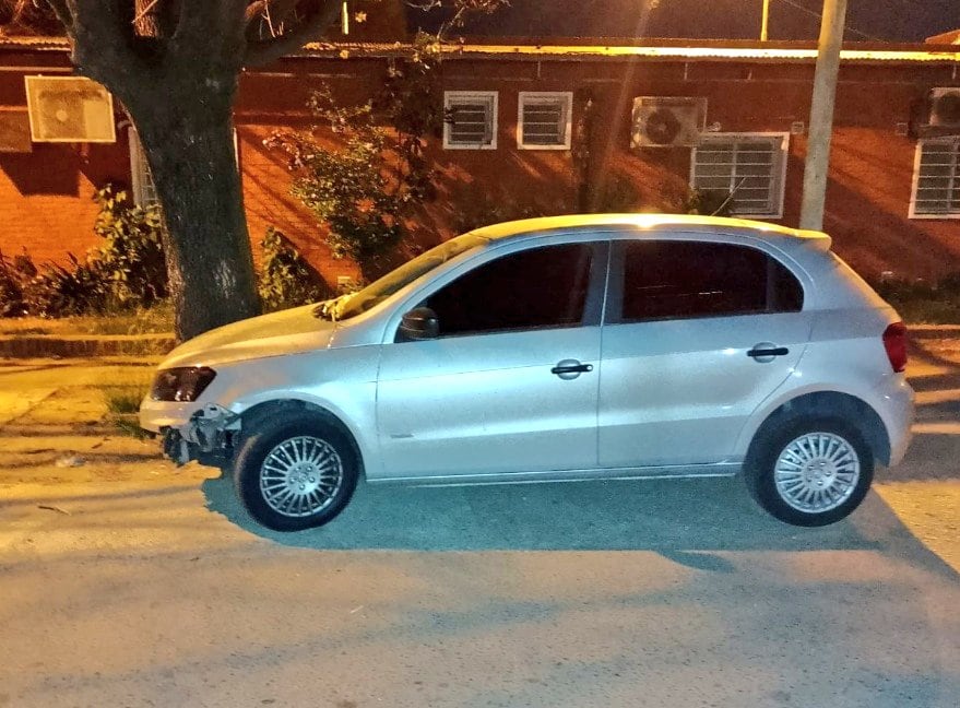 El último auto secuestrado sufrió un choque en la parte delantera.