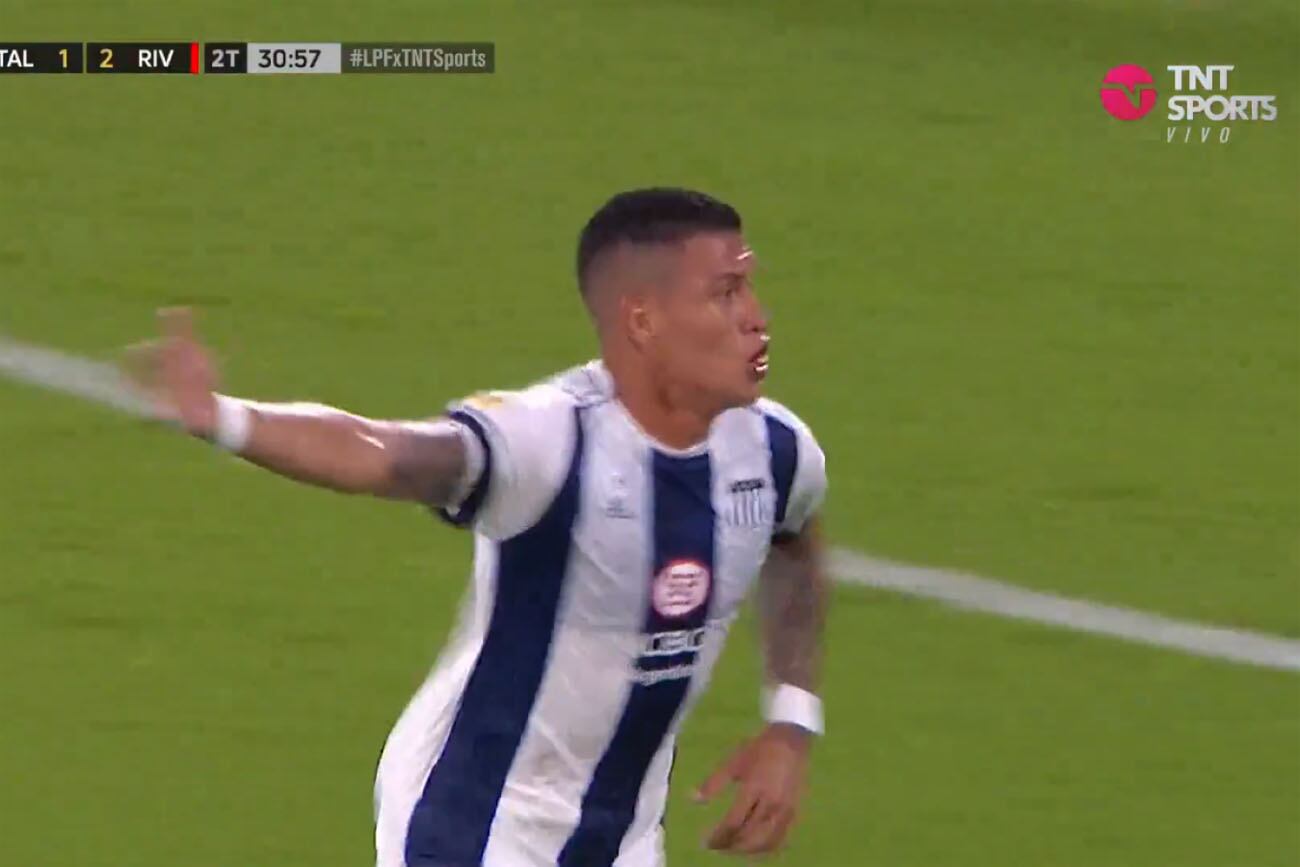 Juan Portillo marcó el segundo gol de Talleres e igualó el encuentro (2-2) ante River, por la octava fecha de la Copa de la Liga. (Captura de pantalla)