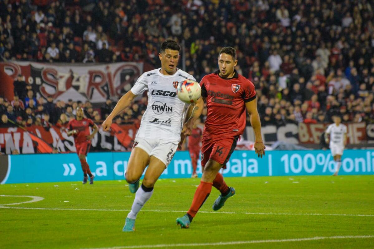 Newell’s empató con Patronato y sigue como puntero, pero ya no está solo