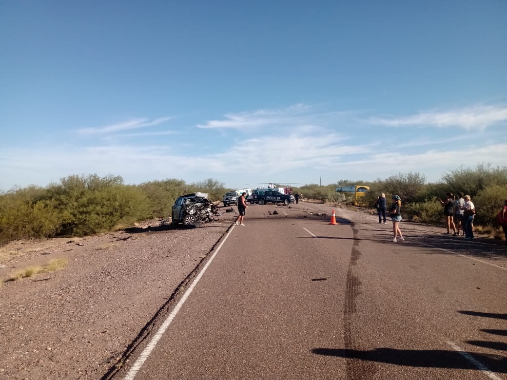 Fatal accidente en Santa Rosa. El conductor de una camioneta murió, y el chofer y cuatro abuelos fueron internados.