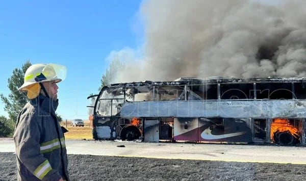 Colectivo se incendió en la ruta. San Luis.