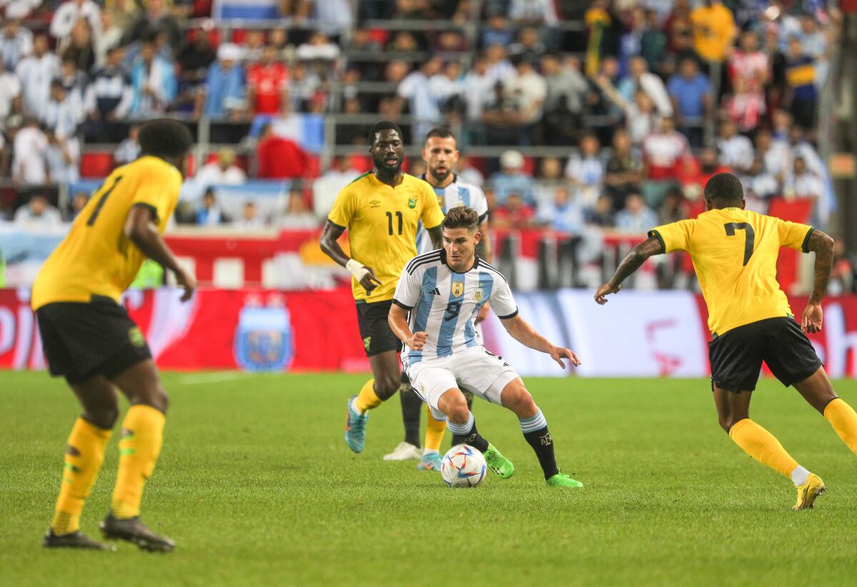 Los goles de Lionel Messi y Julián Álvarez que le dieron el triunfo a Argentina sobre Jamaica