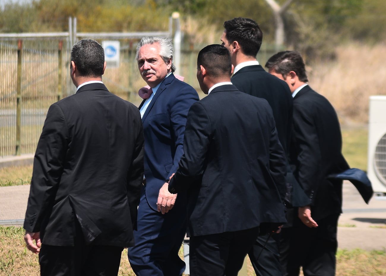 El Presidente de la Nación Alberto Fernández  participó en un acto junto al Gobernador Juan Schiaretti en la sede de la Conae para la firma del contrato entre la Comisión Nacional de Actividades Espaciales (Conae) y la empresa VENG que permitirá avanzar en el desarrollo del lanzador argentino de satélites Tronador II en el Centro Espacial Teófilo Tabanera (CETT). Foto Pedro Castillo