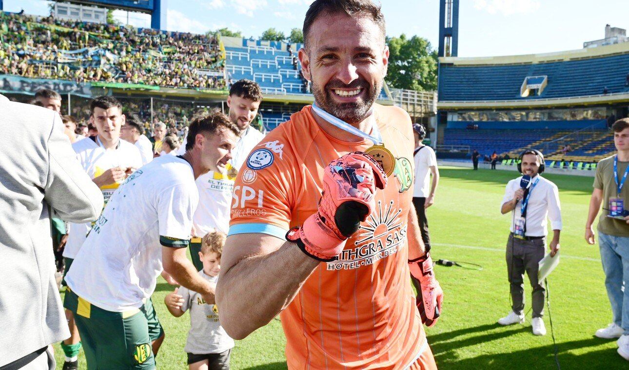 Jorge Carranza y el ascenso con Aldosivi a Liga Profesional. (Prensa Aldosivi).