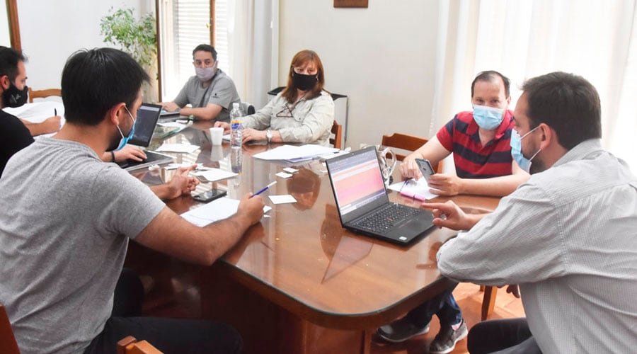 El intendente reunido con su equipo de trabajo 