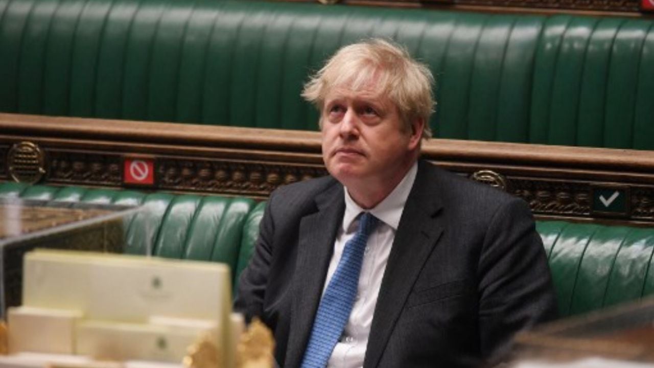 Boris Johnson, tras ganar el voto de confianza del Partido Conservador, podrá mantener su cargo como Primer Ministro.