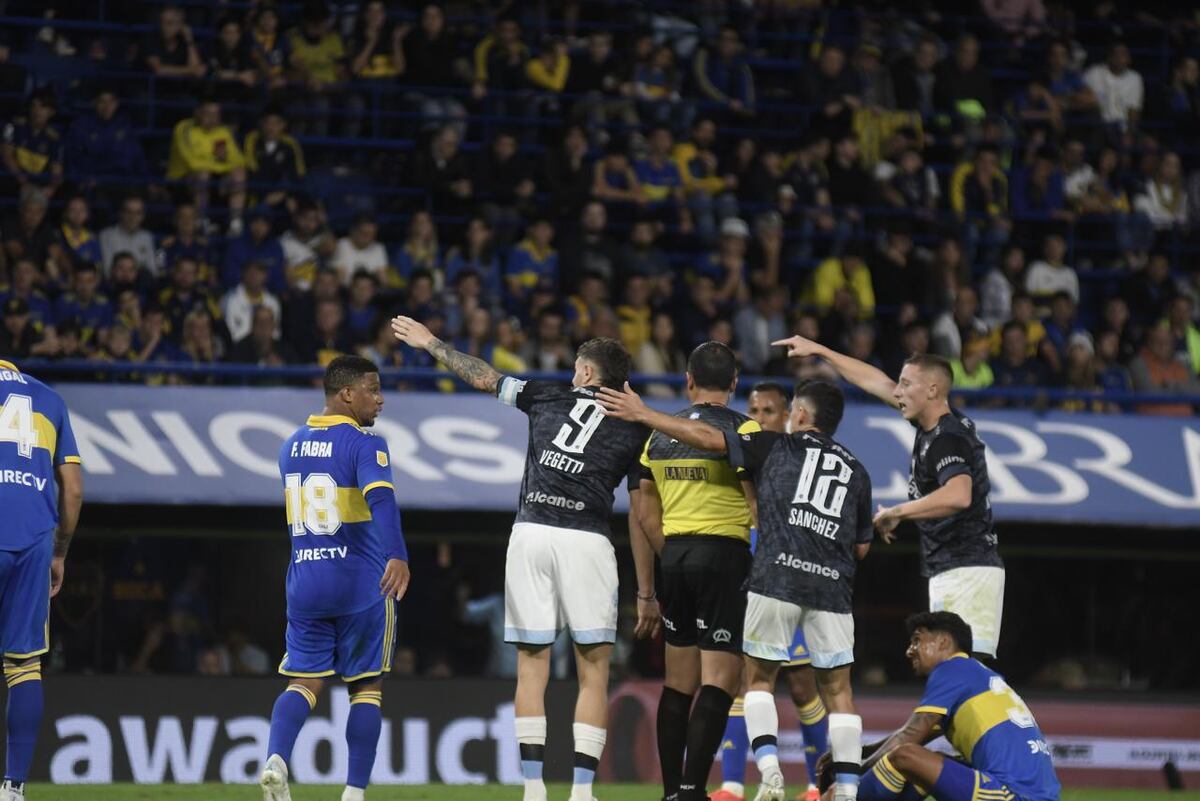 Fernando Espinoza, siempre polémico con Belgrano: ¿off side en el segundo gol de Boca?