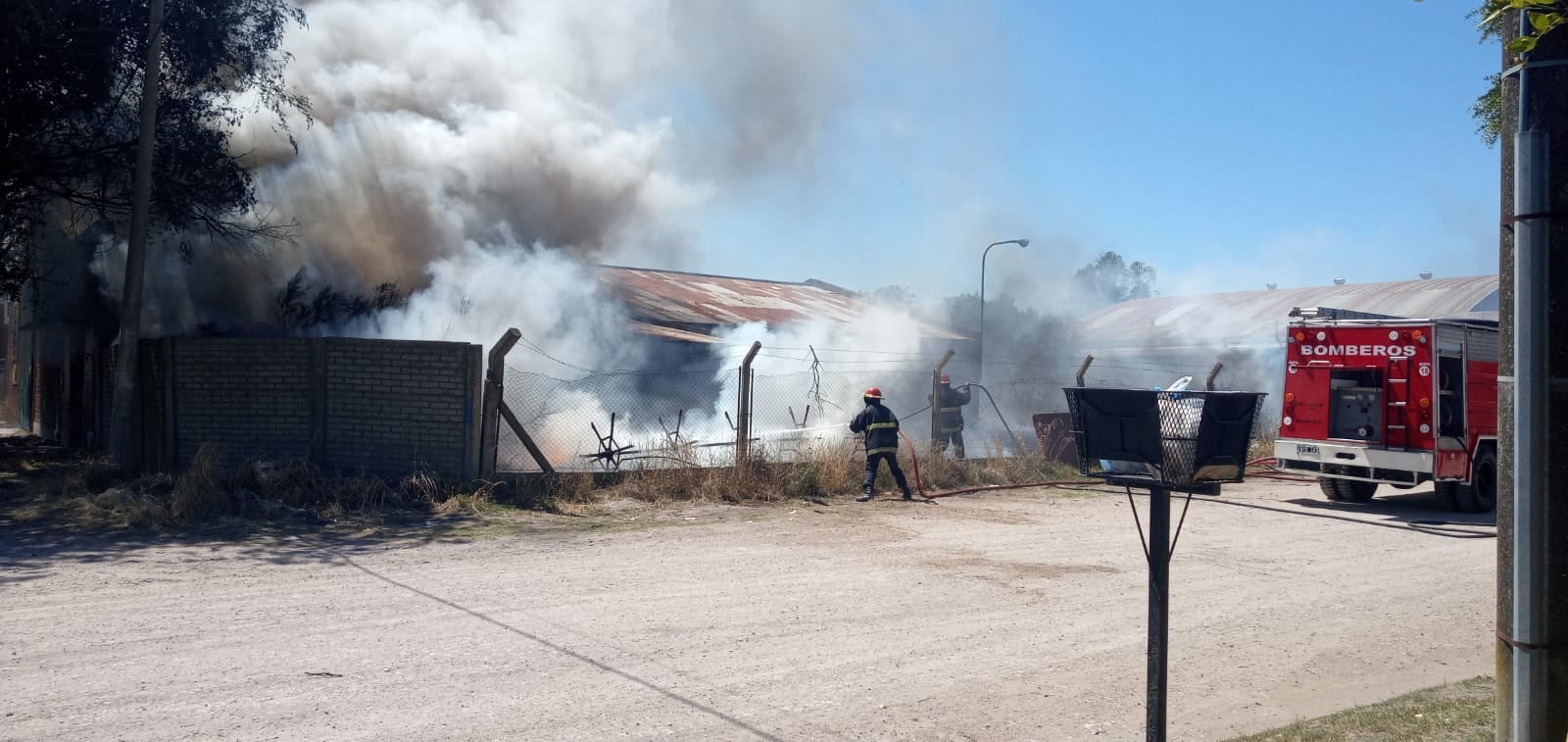 Incendio en una gomería en calle Chaco y Av. Caseros